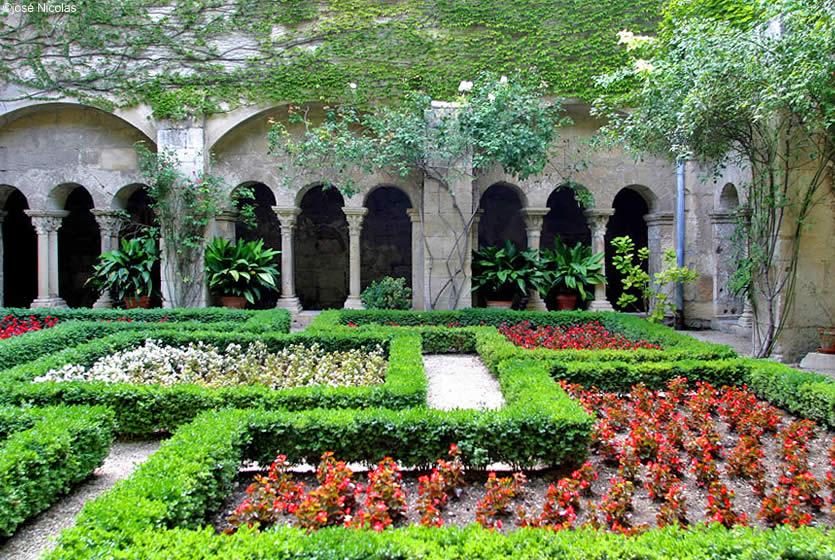 Saint Paul de Mausole Monastery | Avignon et Provence