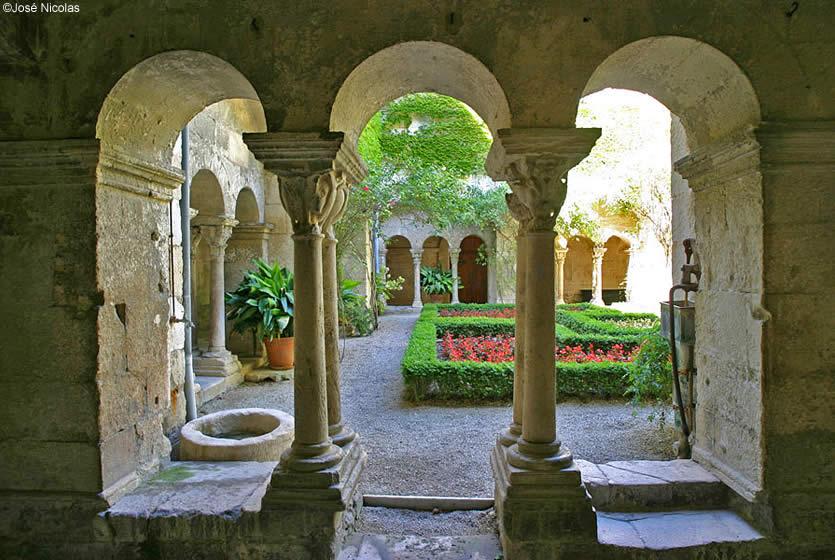 Saint Paul de Mausole Monastery | Avignon et Provence