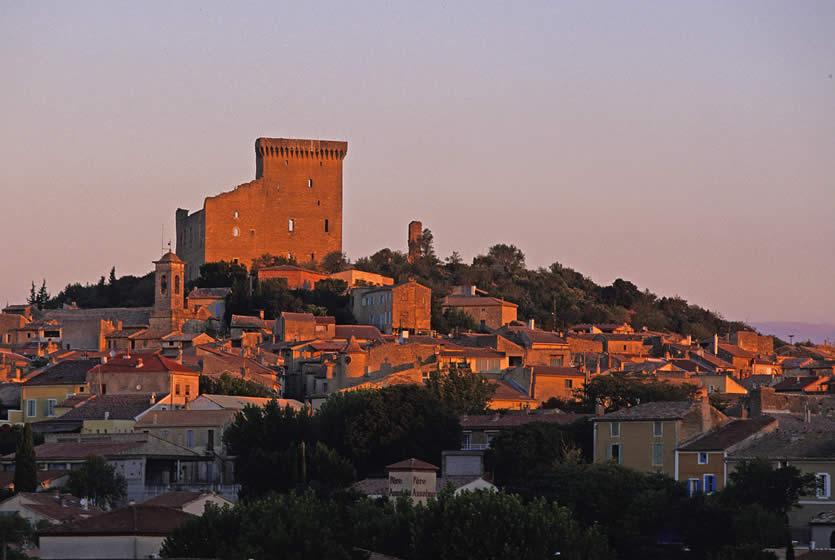 Tourism In Chateauneuf Du Pape Visit Chateauneuf Du Pape Capital Of The Cotes Du Rhone Wines Avignon Et Provence
