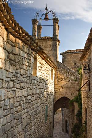 Tourism in Lacoste: visit Lacoste, perched village the Luberon | Avignon et Provence